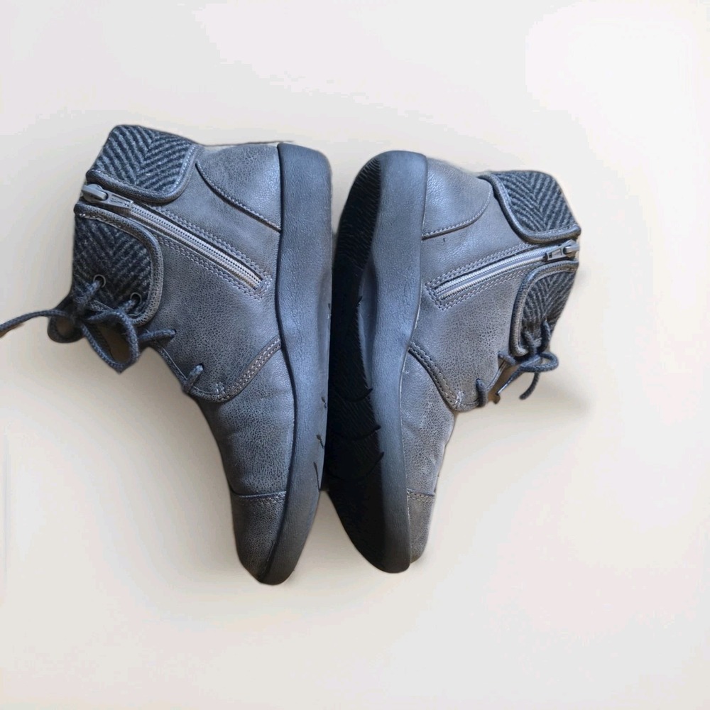 Clarks Women's Gray Lace-Up Ankle Booties Size 5.5 Soft Knit Collar Comfort... - Picture 5 of 8